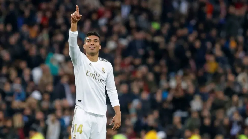Real Madrid venció a Sevilla con doblete de Casemiro