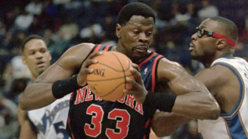 Patrick Ewing en un juego con los Knicks | AP
