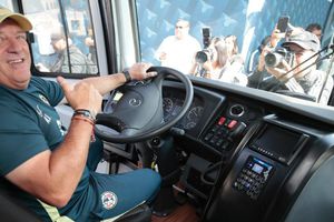 Miguel Herrera manejó el nuevo autobús del América