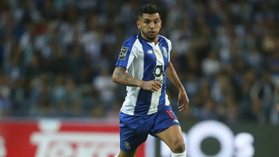 VIDEO: Tecatito Corona se lució con jugada de fantasía ante Bayer Leverkusen