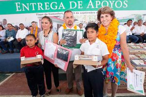 Familias de la Montaña se benefician con obras de Héctor Astudillo