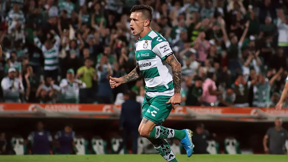 Brian Lozano renovó con Santos hasta 2022