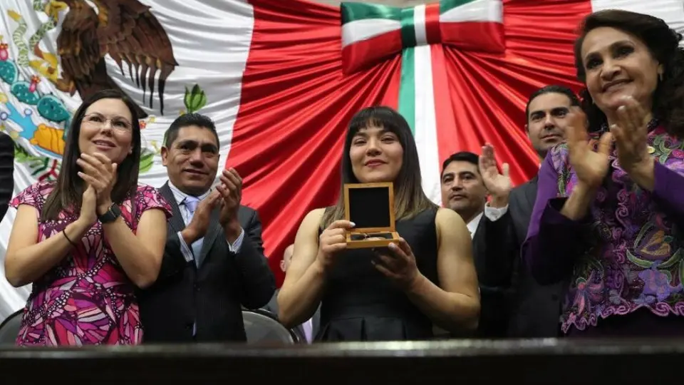 Alexa Moreno recibió Medalla al Mérito Deportivo