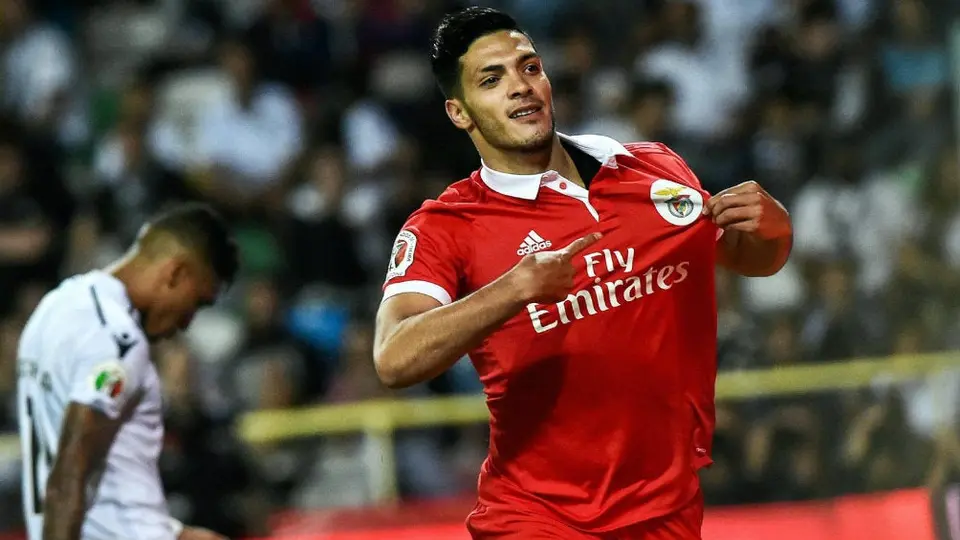 Raúl Jiménez, incluido en hipotético 11 con el que Benfica ganaría la Champions