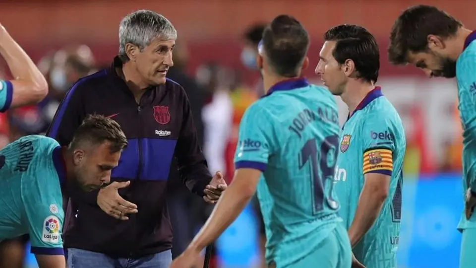VIDEO: Espontáneo entró a la cancha durante del Mallorca vs Barcelona