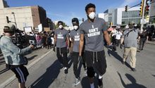 NBA: Antetokounmpo se unió a protestas contra el racismo en Milwaukee