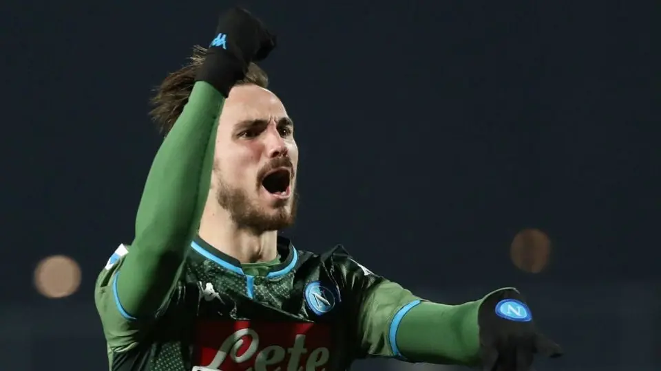 Napoli venció al Brescia y regresó a puestos de competición europea