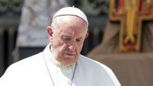 Papa Francisco pidió perdón por manotazo a mujer en el Vaticano