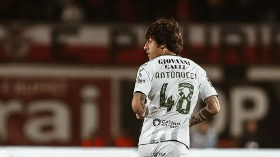 Jugador de Vitória de Setúbal, despedido por compartir fotos subidas de tono con su novia