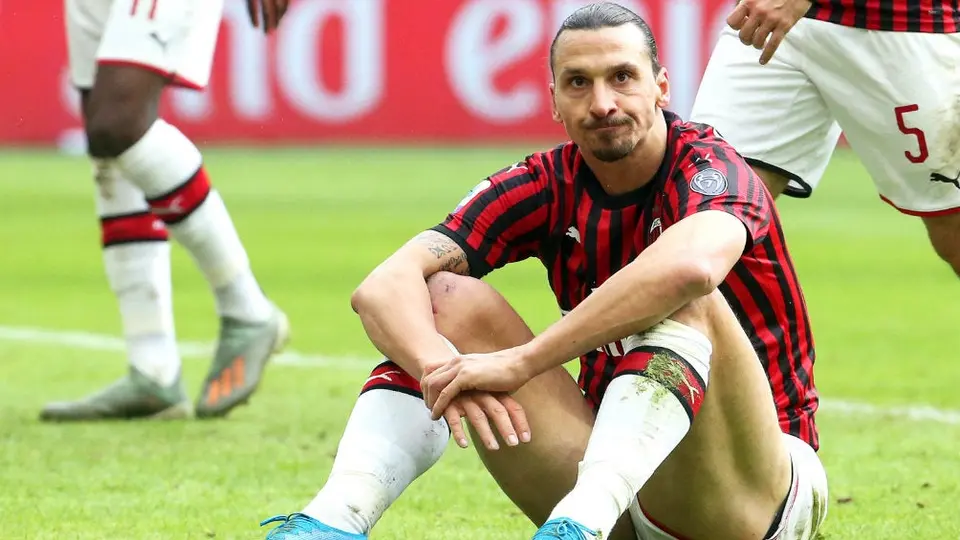 Video: Zlatan falló de manera sorprendente oportunidad clara de gol