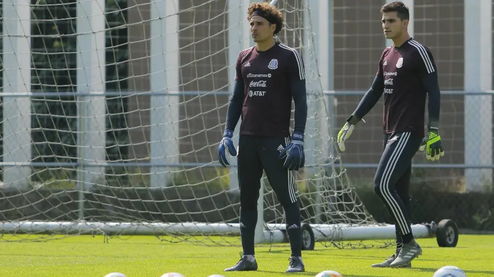 Guillermo Ochoa y Sebastián Jurado serán compañeros en la universidad