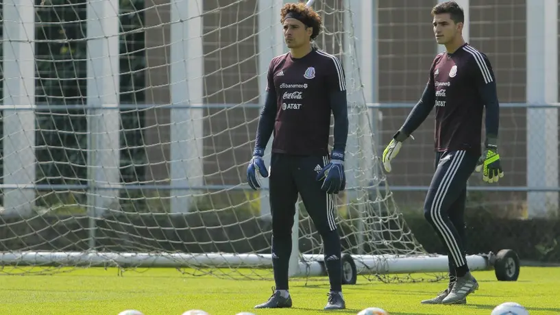 Guillermo Ochoa y Sebastián Jurado serán compañeros en la universidad