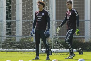 Guillermo Ochoa y Sebastián Jurado serán compañeros en la universidad