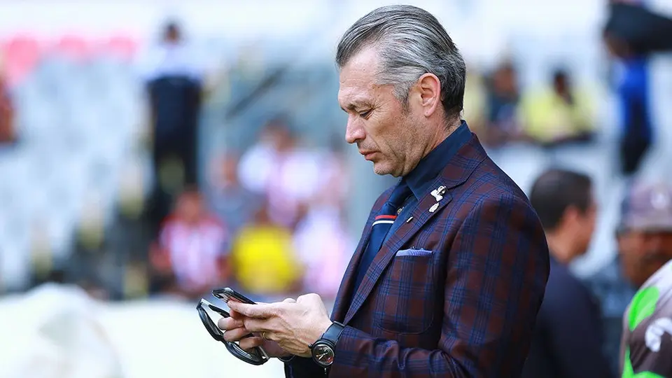 José Luis Higuera: 'Almeyda me advirtió que la afición influiría en mi salida'