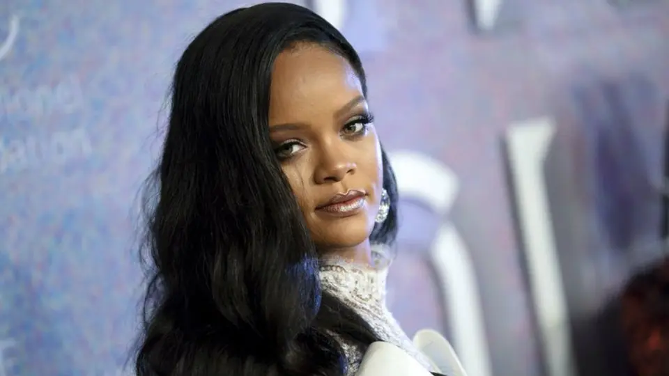 Rihanna donó 5 mdd para combatir la pandemia por coronavirus