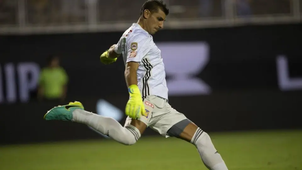 Nahuel Guzmán, expulsado por codazo a Édgar Méndez en Final de Leagues Cup