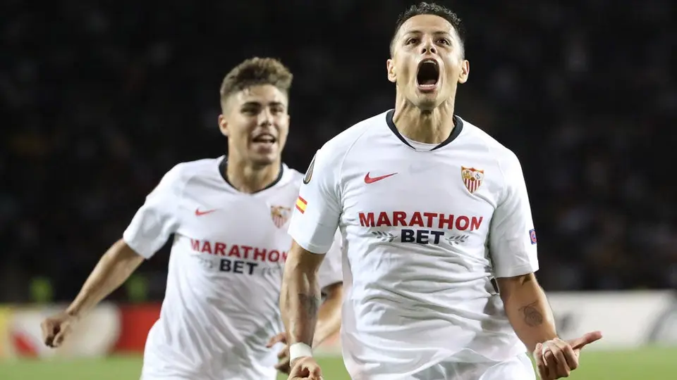 Chicharito Hernández se 'robó' las portadas en Sevilla tras golazo