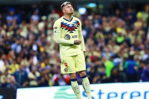 Nico Castillo discutió en redes sociales con aficionado que cuestionó su calidad