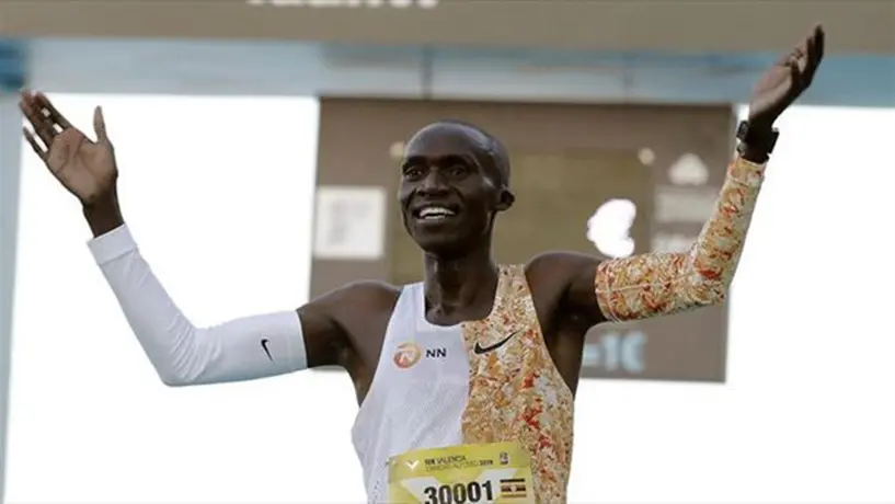 Joshua Cheptegei rompió récord mundial de 5 kilómetros con tiempo de 12:51