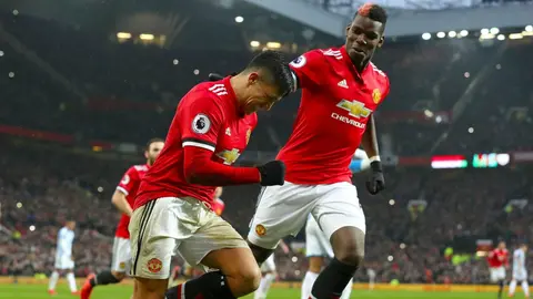 Manchester United habría puesto en venta a Alexis Sánchez y Pogba para financiarse