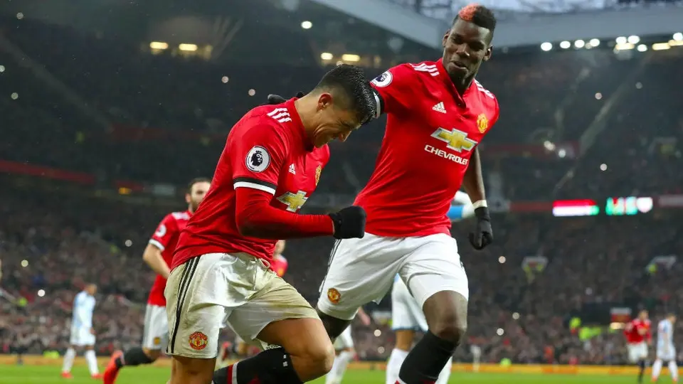 Manchester United habría puesto en venta a Alexis Sánchez y Pogba para financiarse