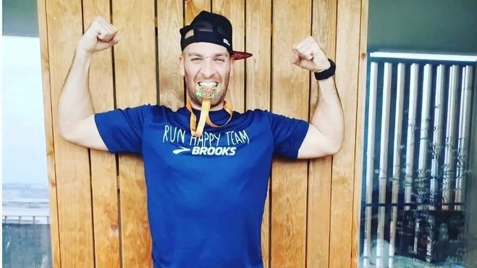 Maratonista francés recorrió 42.2 km en su balcón por coronavirus