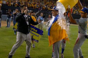 VIDEO: Mánager cubano de beisbol golpeó a un jugador y fue suspendido