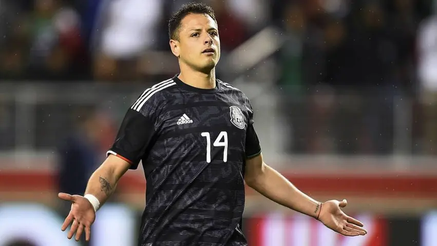 Chicharito, durante un encuentro de la Selección Mexicana | MEXSPORT