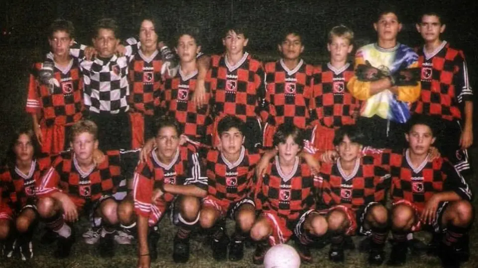 Revelan foto inédita de Lionel Messi con Newell's