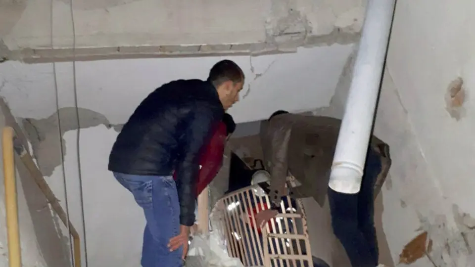 Sismo de 6.7 en Turquía dejó 18 personas muertas y más de 500 heridos