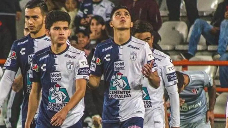Kevin Álvarez regaló una rosa a su madre previo a juego de eLigaMX