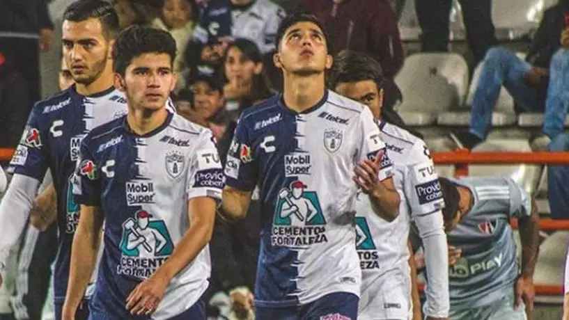 Kevin Álvarez regaló una rosa a su madre previo a juego de eLigaMX