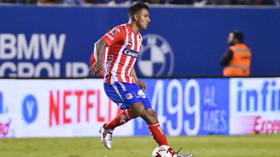 Javier Cortés regresó a los entrenamientos del San Luis con máscara protectora