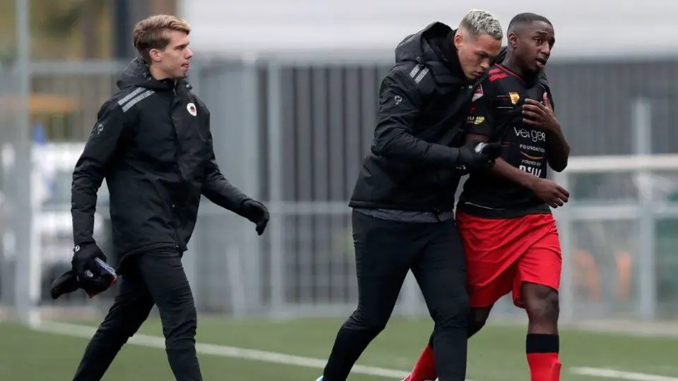 Futbol de Holanda investiga cánticos racistas durante un partido