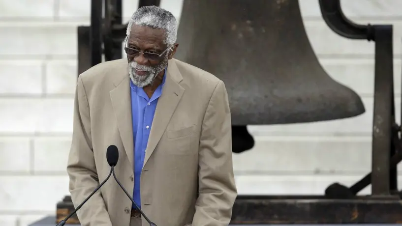 Bill Russell se puso el jersey de los Lakers en honor a Kobe Bryant