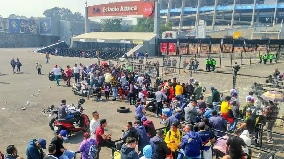 Estadio Azteca presentó largas filas por boletos para la Final de Vuelta