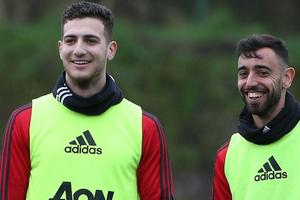 Jugador de Manchester United 'comparó' a Bruno Fernandes con Diego Luna
