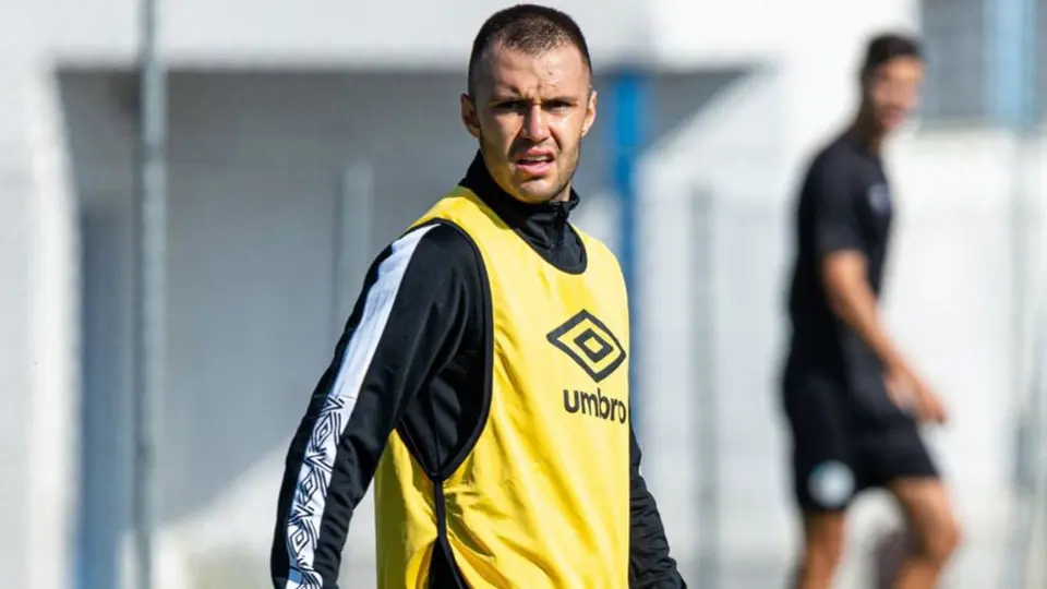 Kristian Álvarez lesionó de gravedad a un rival tras descomunal codazo