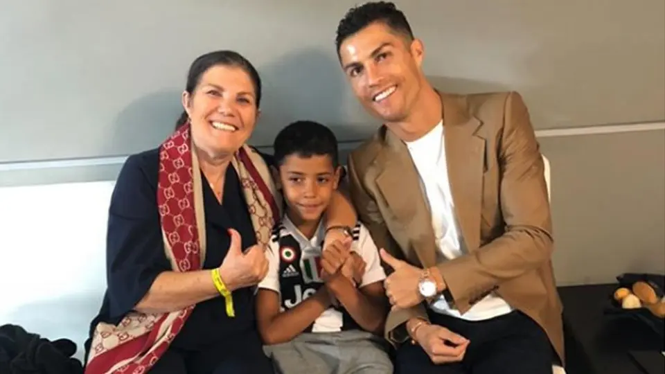 Madre de Cristiano Ronaldo dio a conocer que se recupera favorablemente