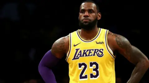 Mayoría de equipos de NBA votan por regreso directo con Playoffs