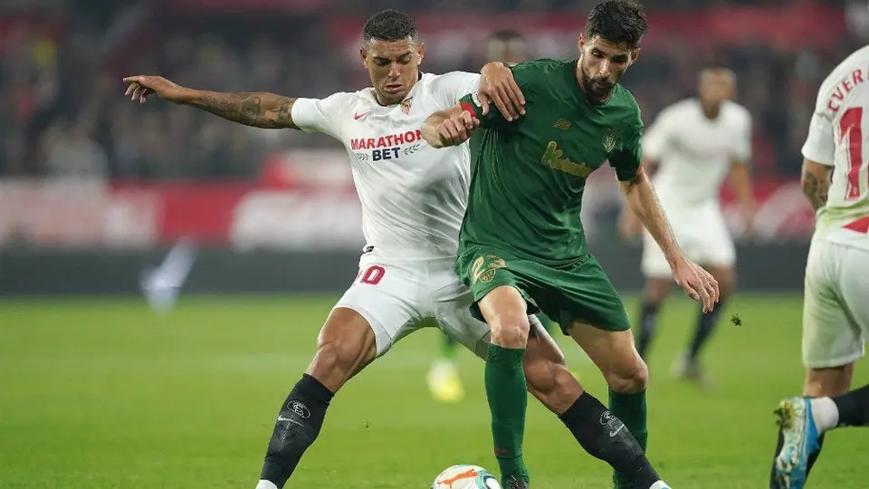 Chicharito vio desde la banca el empate del Sevilla ante el Athletic de Bilbao
