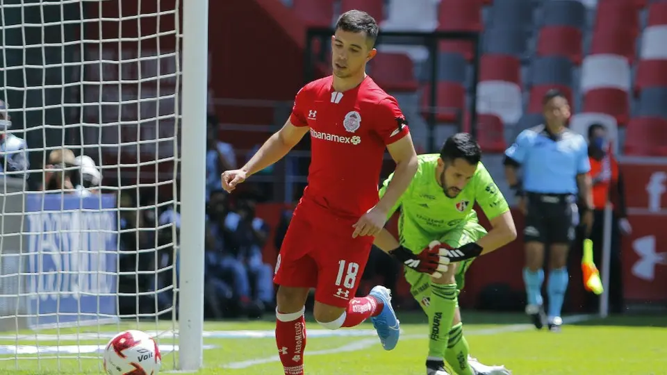 Benfica aseguró no estar interesado en Leo Fernández