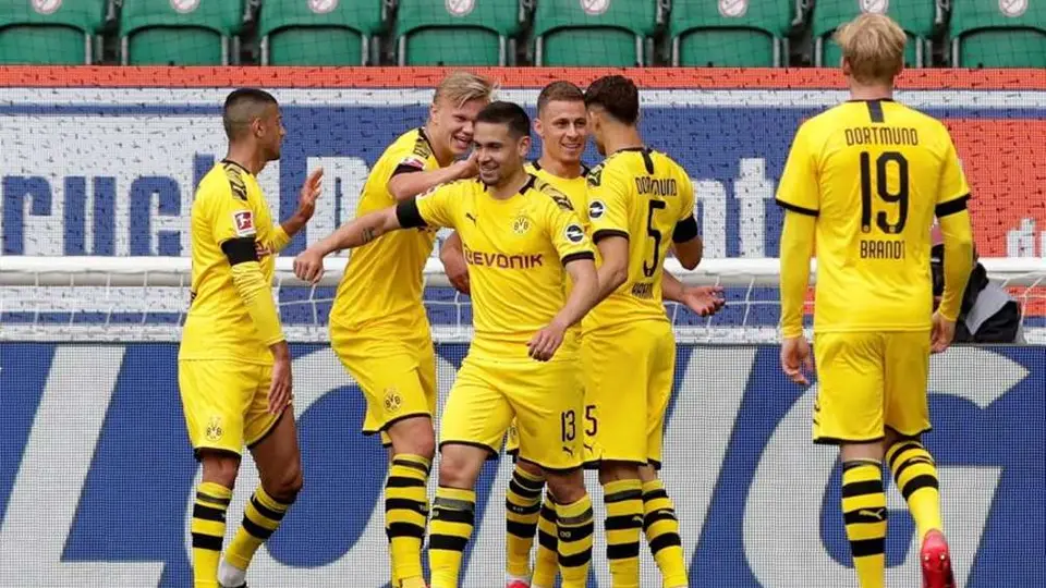 Borussia Dortmund venció a Wolfsburgo y mantiene presión sobre Bayern Munich