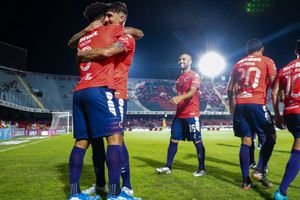 Aficionado destapó la 'champagne' tras 'histórica' victoria del Veracruz