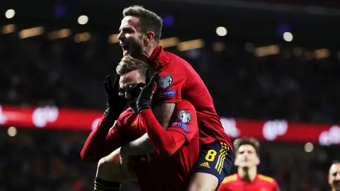 España goleó a Rumania y aseguró ser cabeza de serie de la Eurocopa