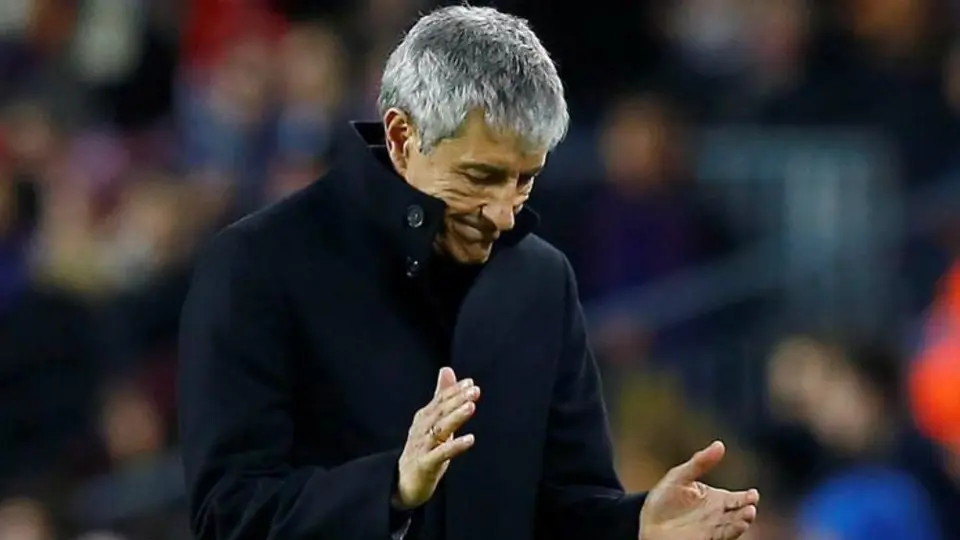 Quique Setién considera fichar a un '9' por lesión de Luis Suárez
