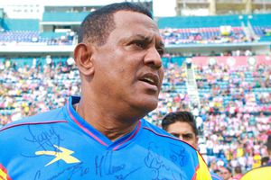 Negro Santos discutió con Rodolfo Pizarro en Twitter