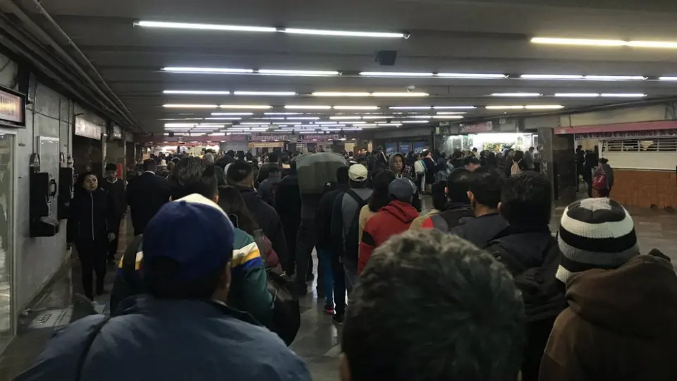 Metro de CDMX dará transporte gratuito tras choque de trenes en Tacubaya