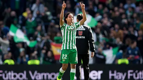 De Boer recomendó a Lainez ir a Holanda para poder tener minutos de juego