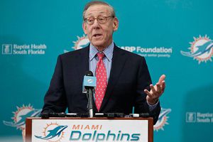 Dueño de Miami Dolphins garantizó temporada 2020 de la NFL